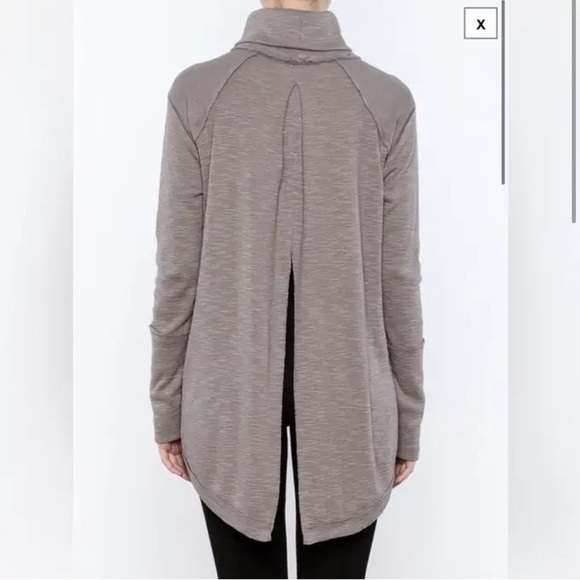 Free People We the Free - Split Back Turtleneck Ribbed Sweater
Oversized - Picture 2 of 10